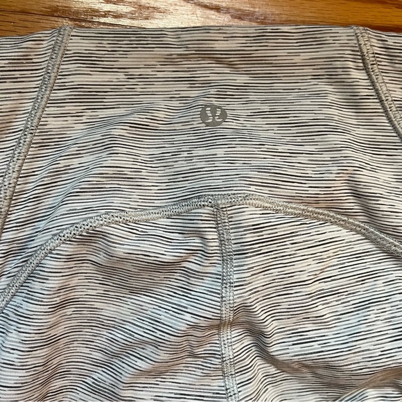 Lululemon Train Times Crop (17") Wee Are From Space Ice Grey Alpine White size 4 - Picture 7 of 8